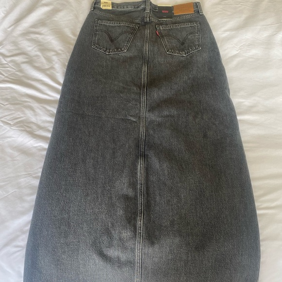 Levi’s ANKLE COLUMN SKIRT (NWT) - Picture 4 of 5